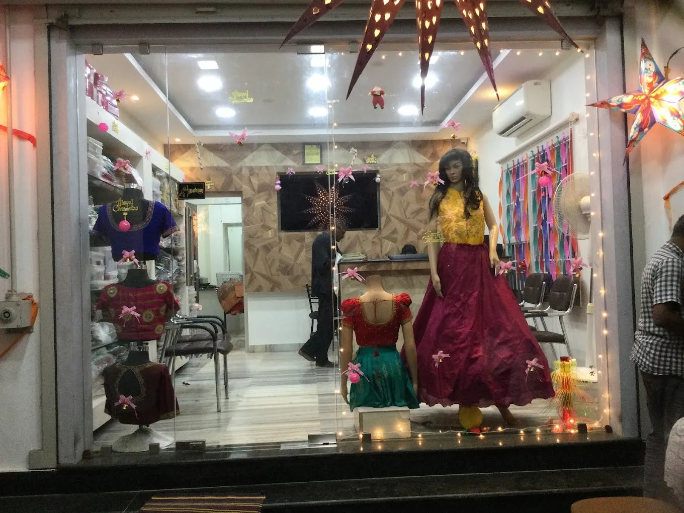 Latchumi aadaiyagam